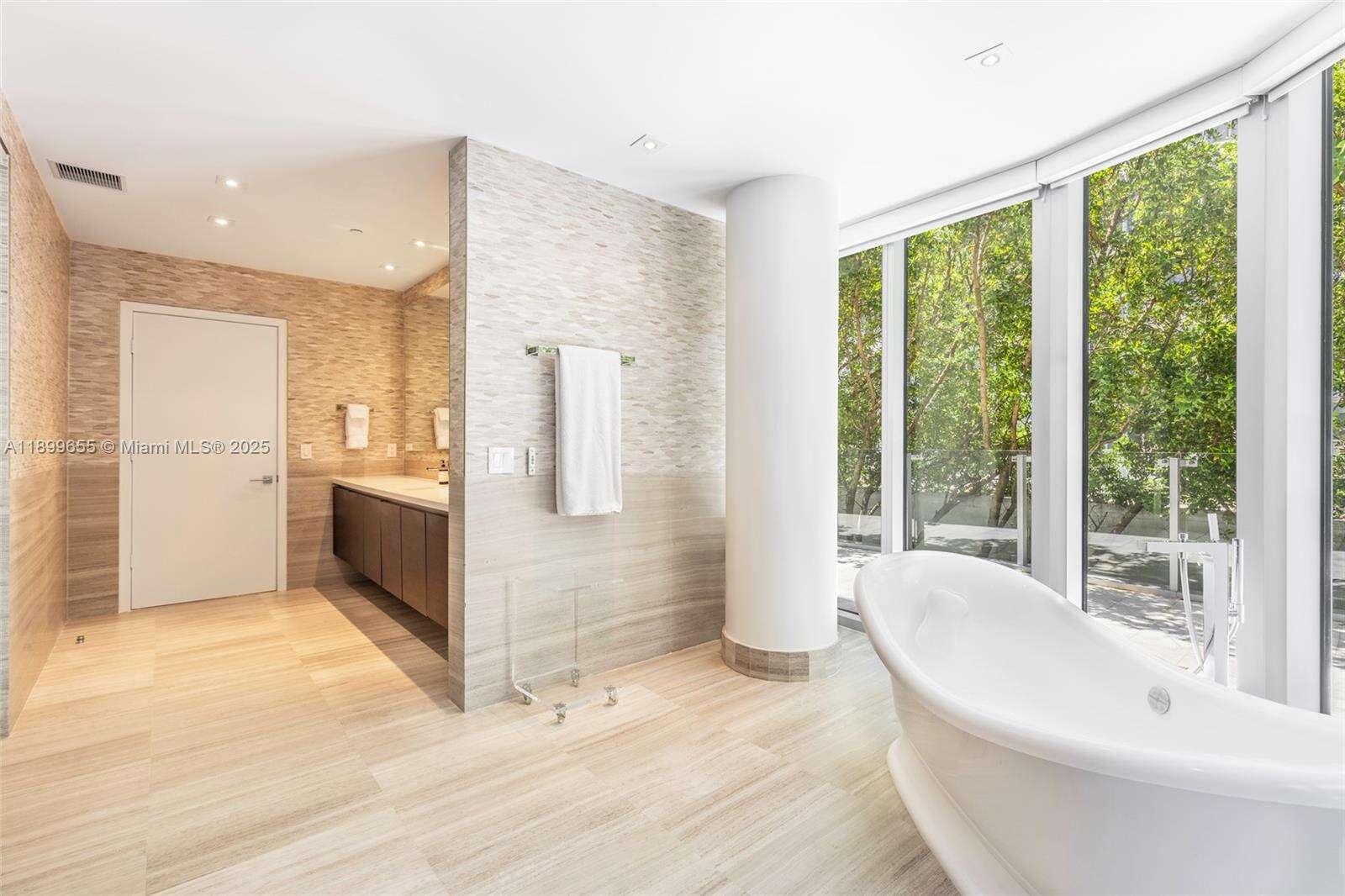 One Ocean Unit #207 | Picture 34