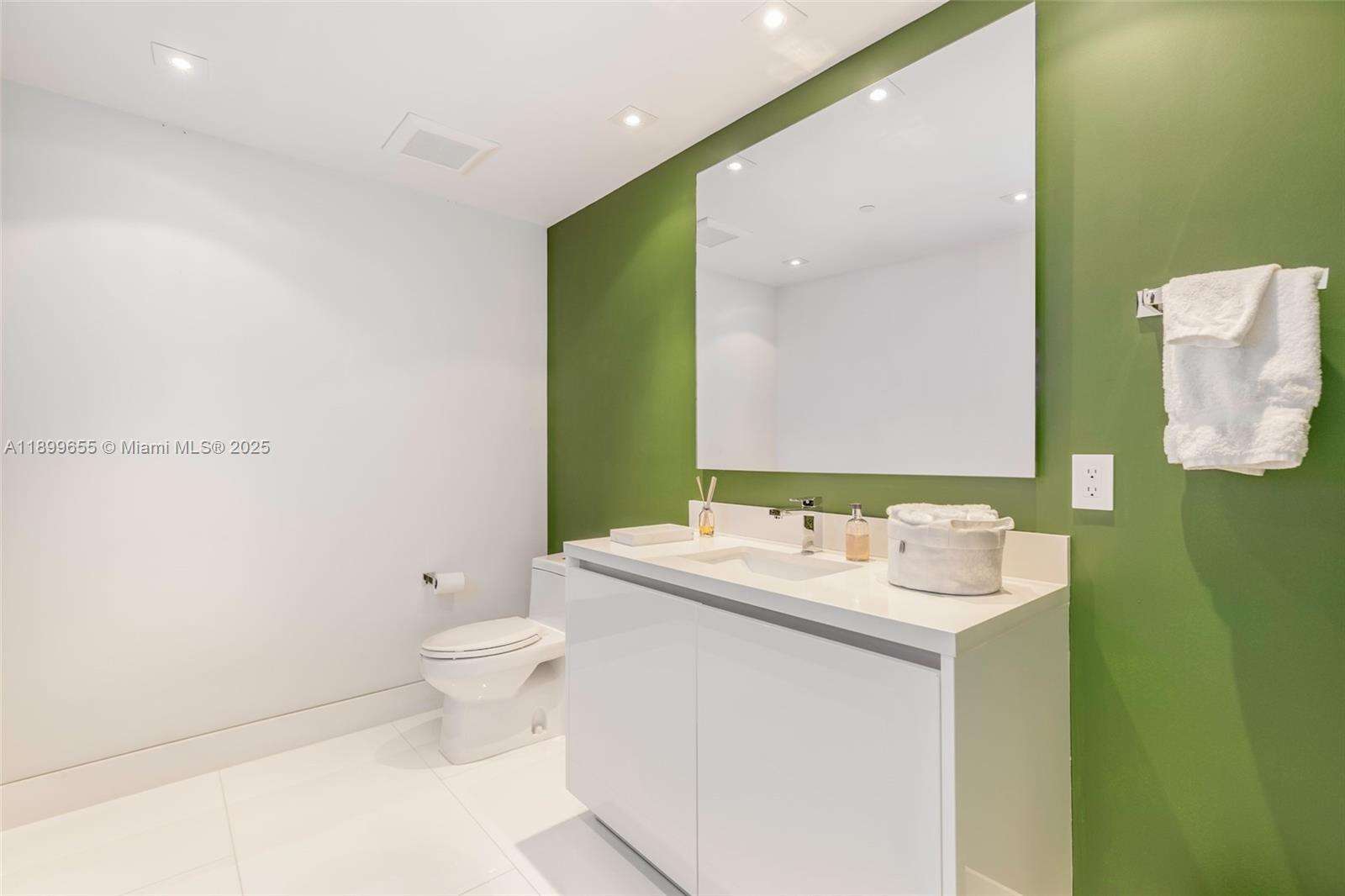 One Ocean Unit #207 | Picture 43