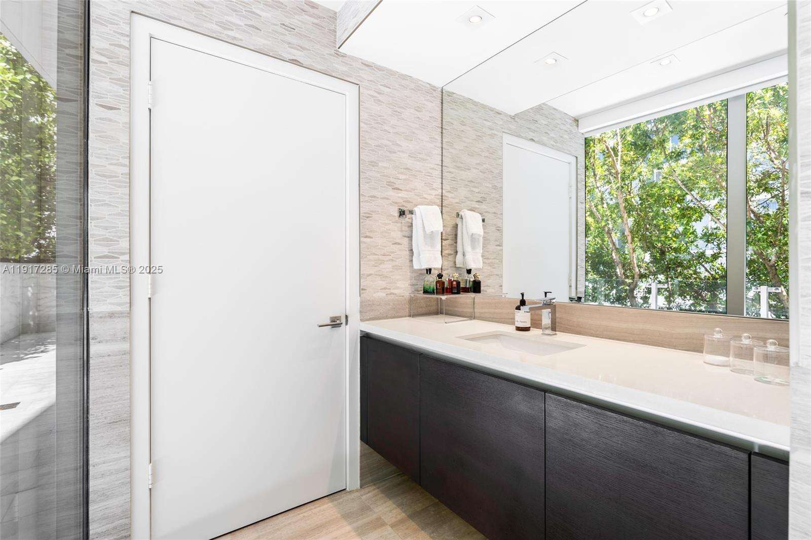 One Ocean Unit #207 | Picture 26