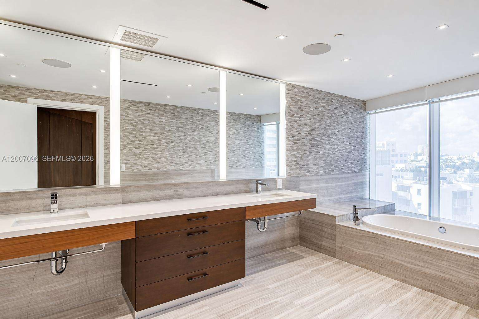 One Ocean Unit #606 | Picture 11